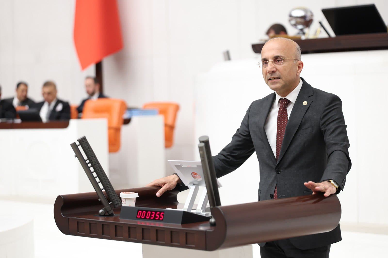 Milletvekili Genç, “Mahkeme kararıyla atananlar Kayseri’de seçilmiş iradeyi tasfiye ederek parti içi demokrasiyi zedelemiştir”