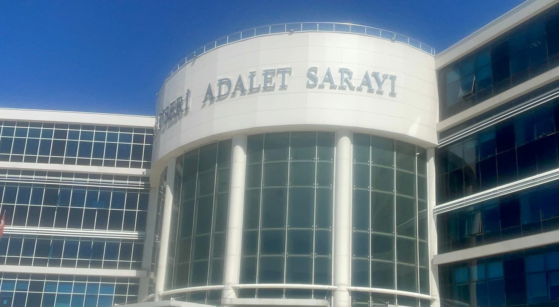 Eşini maket bıçağı yaralayan şahıs: Pişmanım