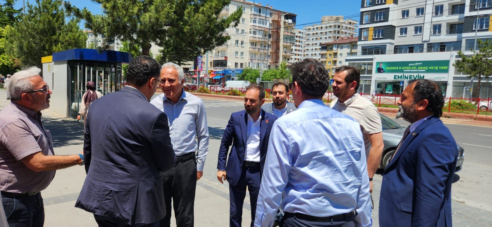 Yeniden Refah Partisi İlçe Başkanlığı tarafından vatandaşlara aşure ikram edildi