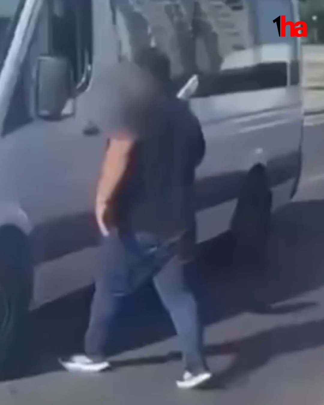 Trafikte servis şoförü ile tartışan satırlı taksiciye 180 bin lira ceza