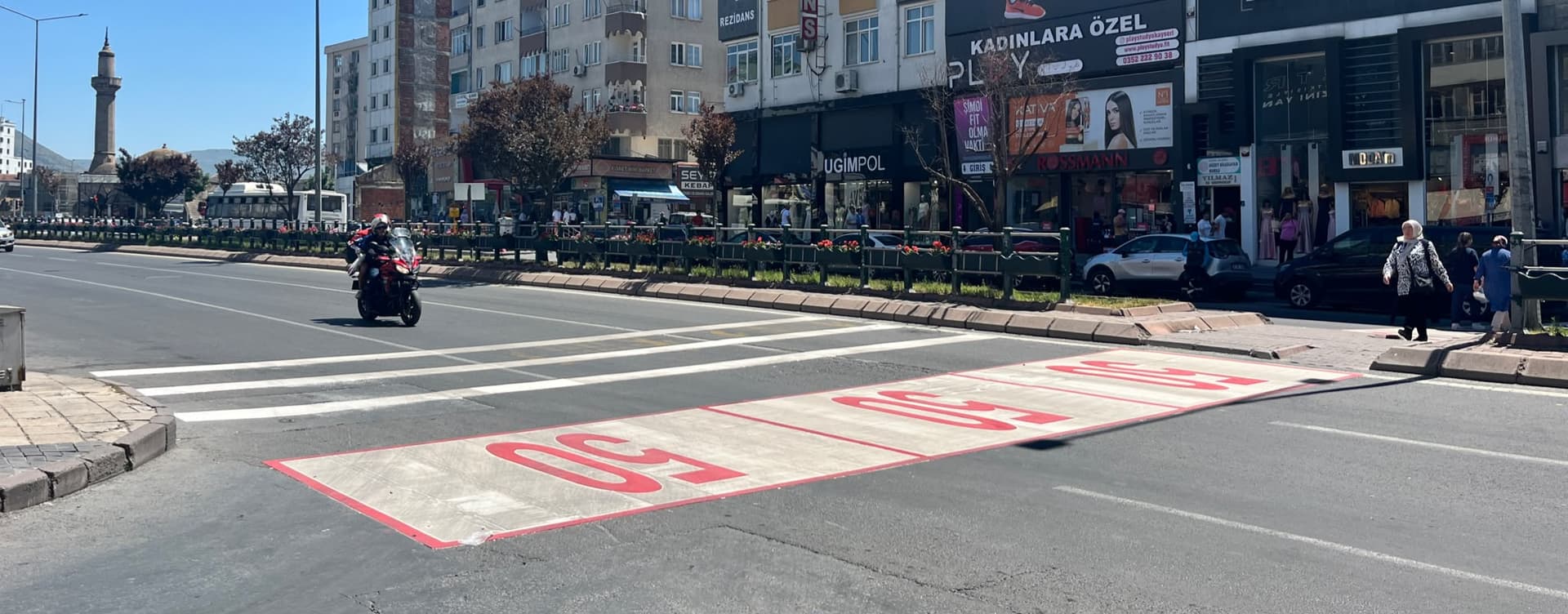 Düvenönü'nde yaya geçitleri yenilendi