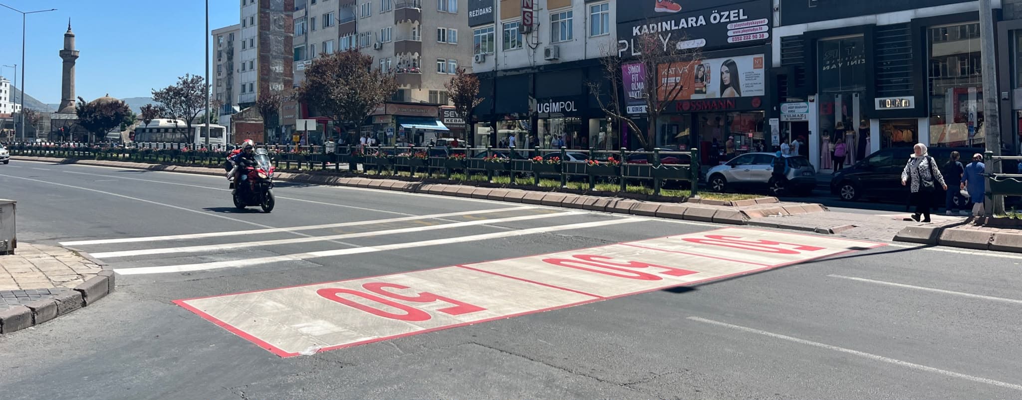 Düvenönü'nde yaya geçitleri yenilendi