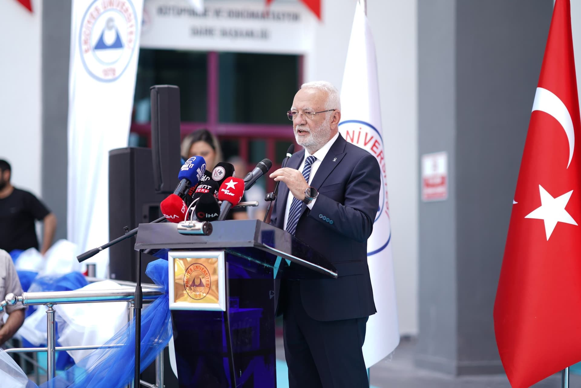 Erciyes Üniversitesi’nde yenilenen Kadir Has Merkez Kütüphanesi hizmete açıldı