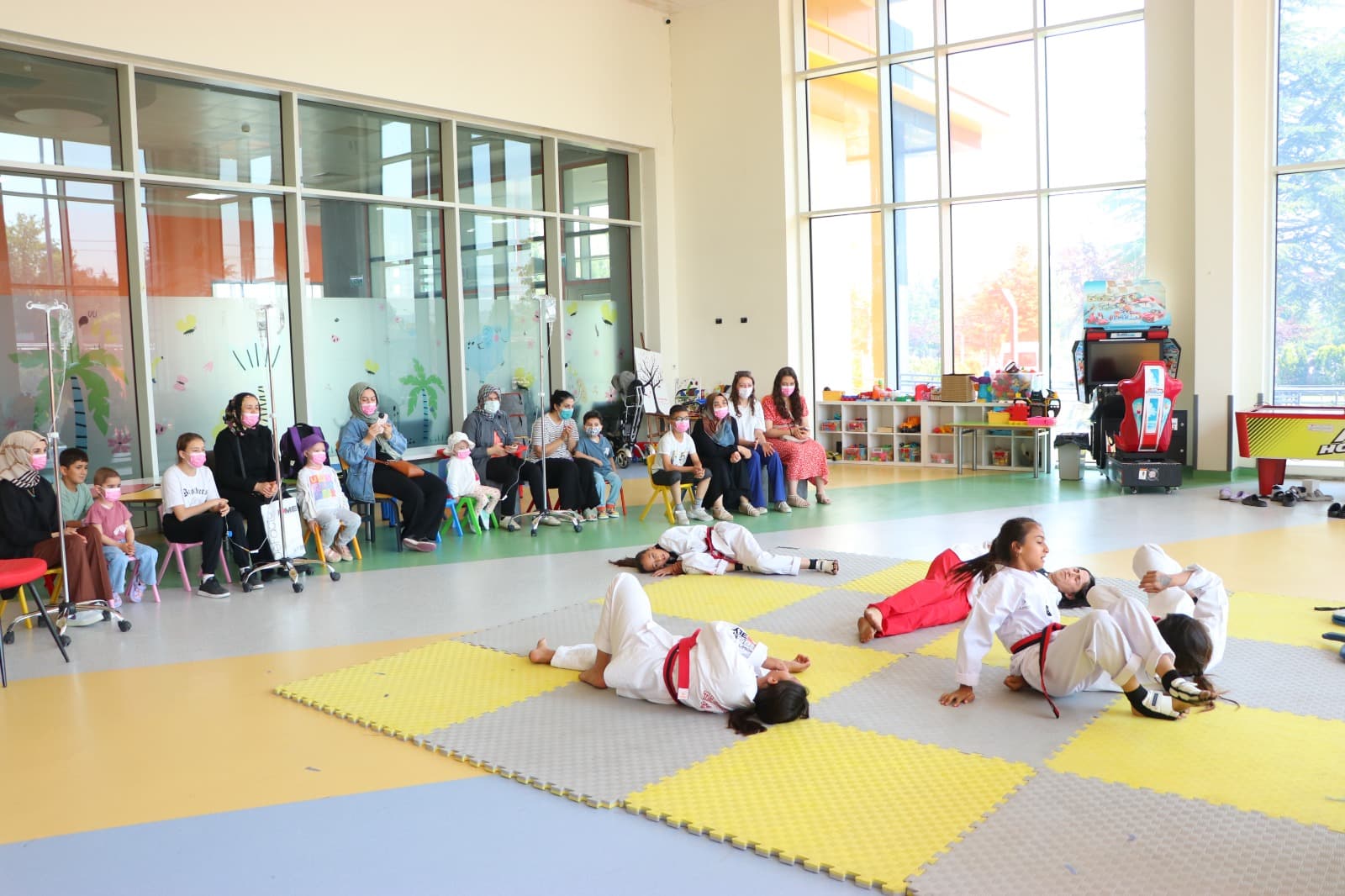 KANKA'da Taekwondo gösterisi: Sporcular çocuklarla bir araya geldi
