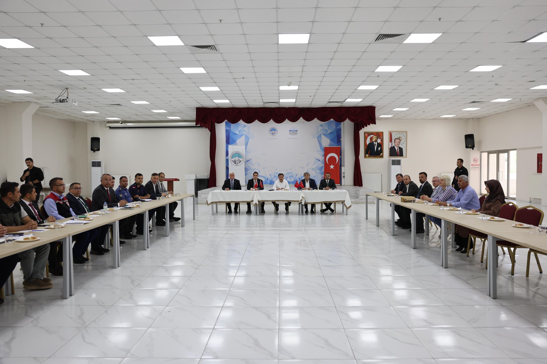 Vali Çiçek, Pınarbaşı'nda devam eden projeleri yerinde inceledi