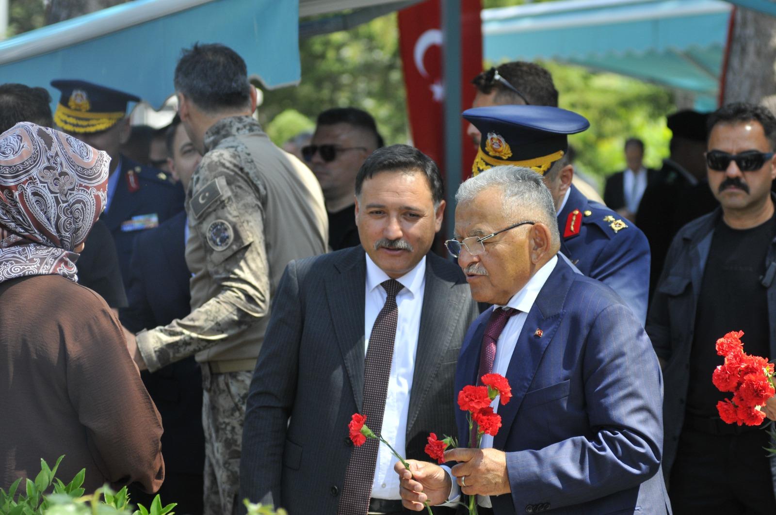 15 Temmuz’un 10. yılında, şehitler kabirleri başında anıldı