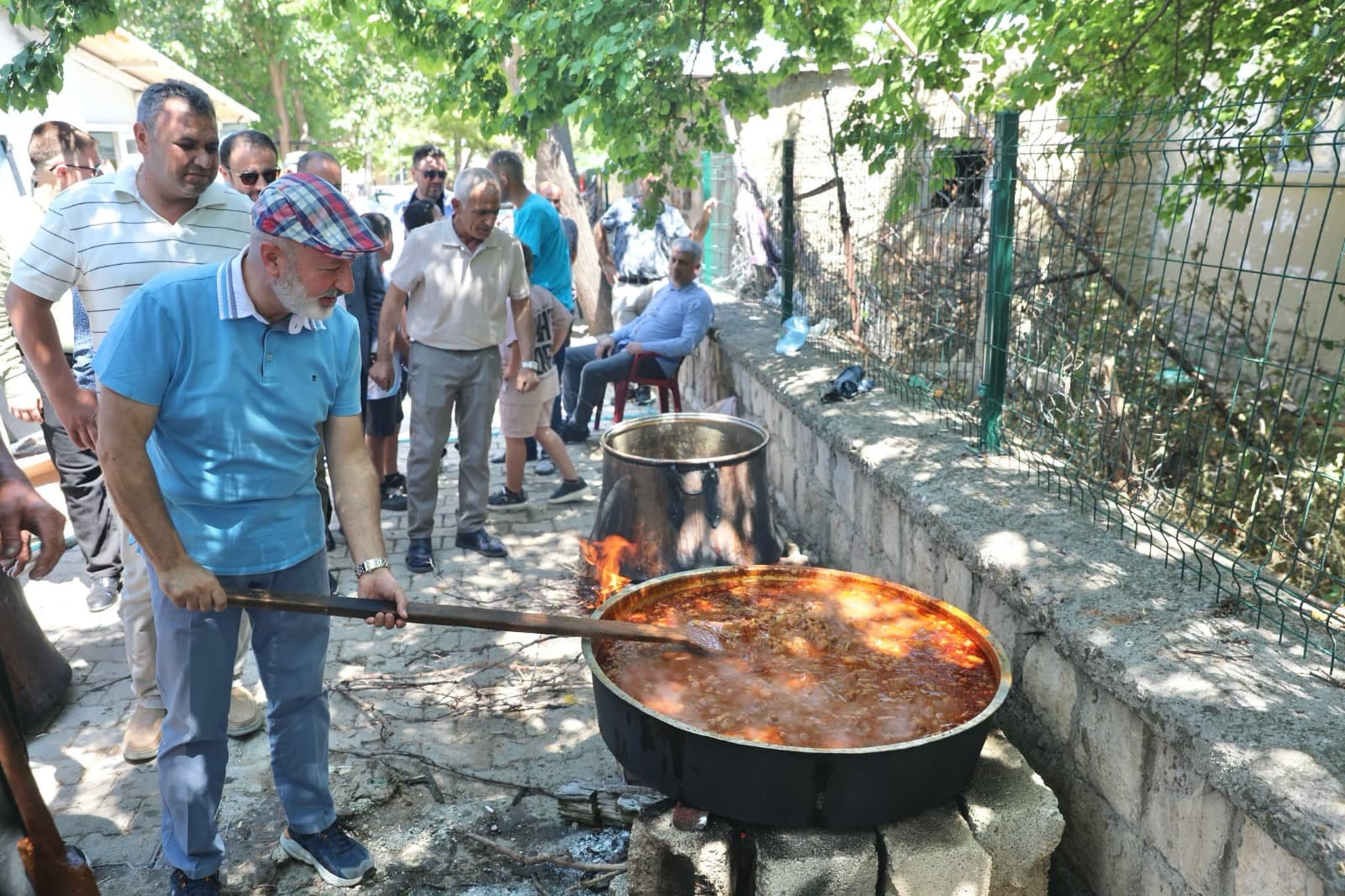 Başkan Çolakbayrakdar, Obruk Mahallesi’nde geleneksel pilav şenliğine katıldı