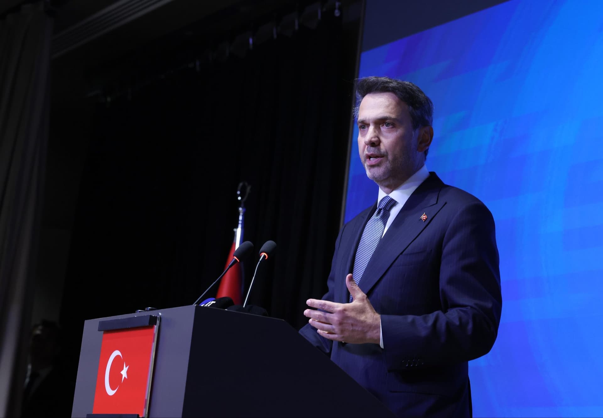 Bakan Bayraktar, “YKS başarı sıralamasına göre yerleşen 300 öğrencimize aylık 13 bin 750 TL başarı bursu vereceğiz”