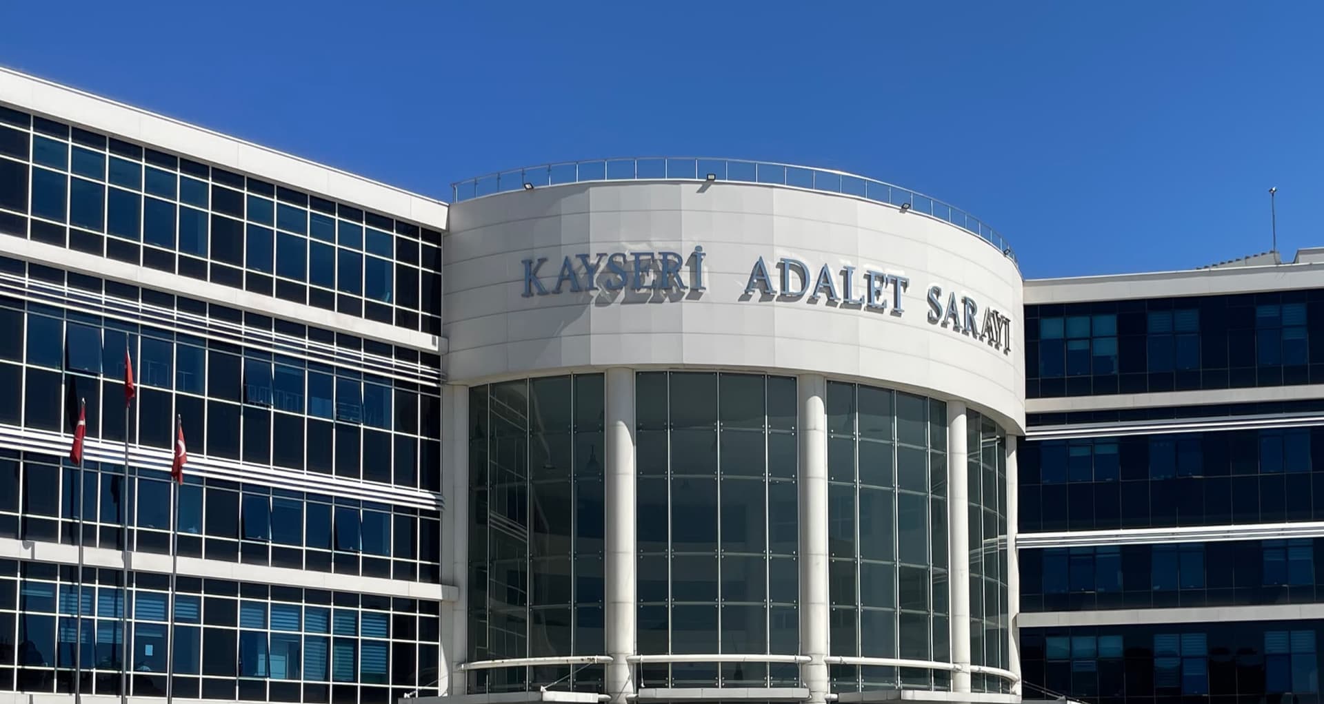 Uyuşturucu ticaretinden tutuklu 3 sanığın yargılanmasına devam edildi