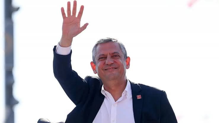 Özgür Özel ve 91 milletvekili CHP’den istifa etti
