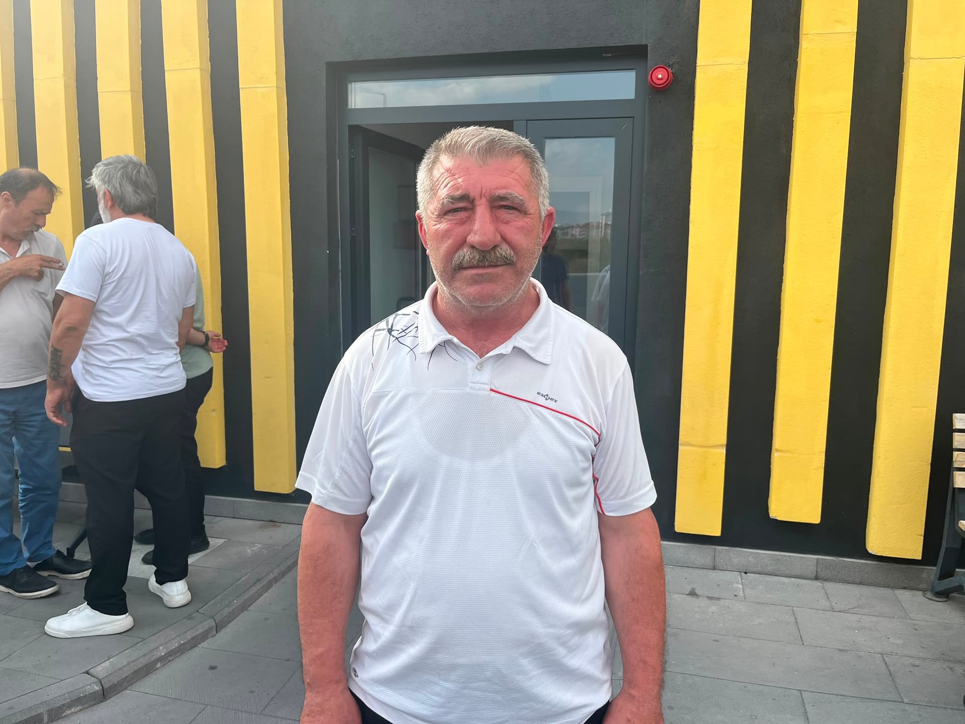 Havalimanında yaşanan kavgadaki taksi şoförü Aşkan; “Taksicilere 'Gurbetçiyi dövdü' diyorlar ama şahsın gurbetçiyle alakası yok”
