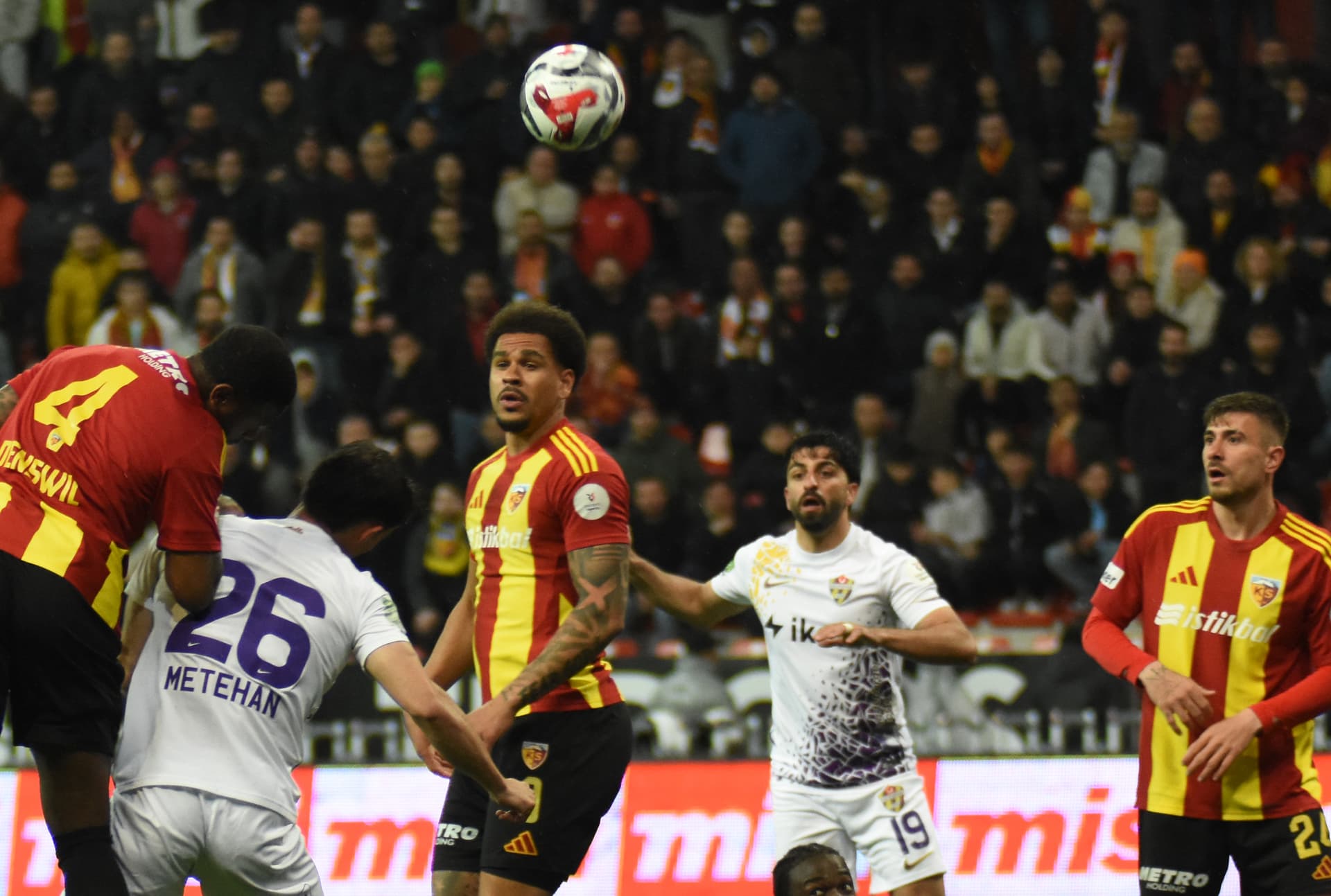 Kayserispor 3 isimle yolları ayırma aşamasında