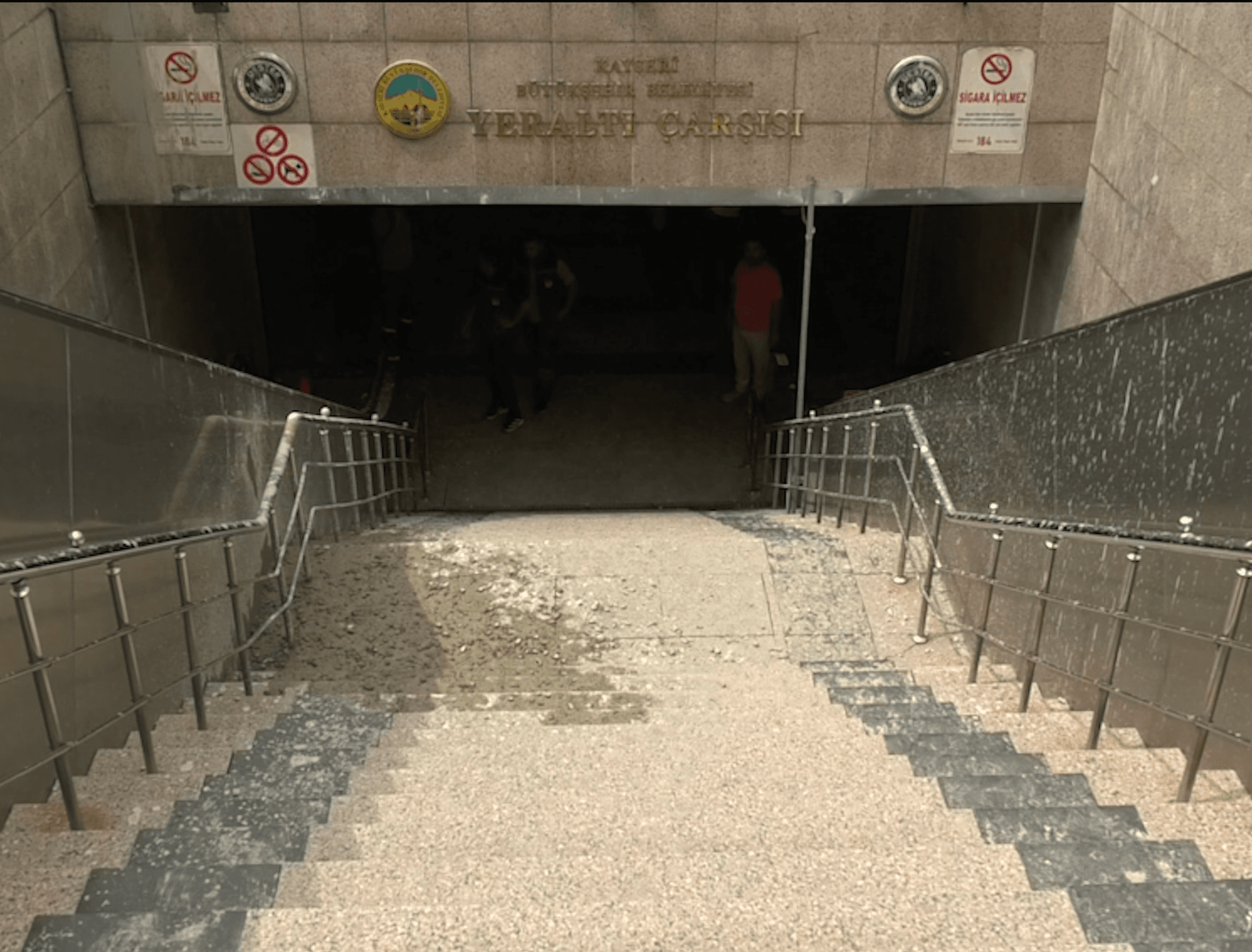 Yeraltı Çarşısındaki asansör inşaatında vatandaşın üzerine beton döküldü: 4 yaralı