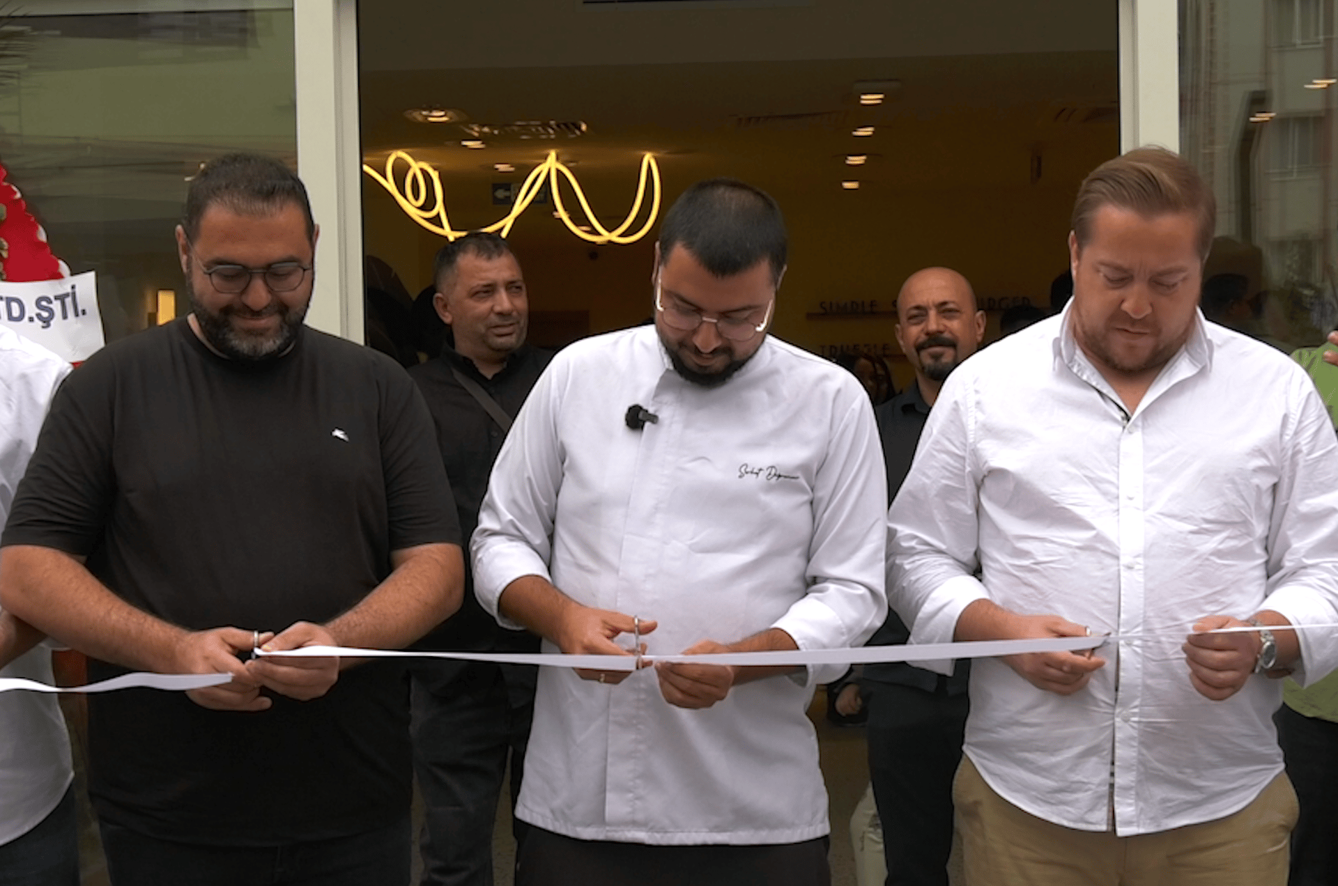 Michelin yıldızlı White Burger Kayseri’ye açıldı
MasterChef Şampiyonu Serhat Doğramacı, “Anadolu'nun kalbi Kayseri bizim için çok önemli bir basamaktı”