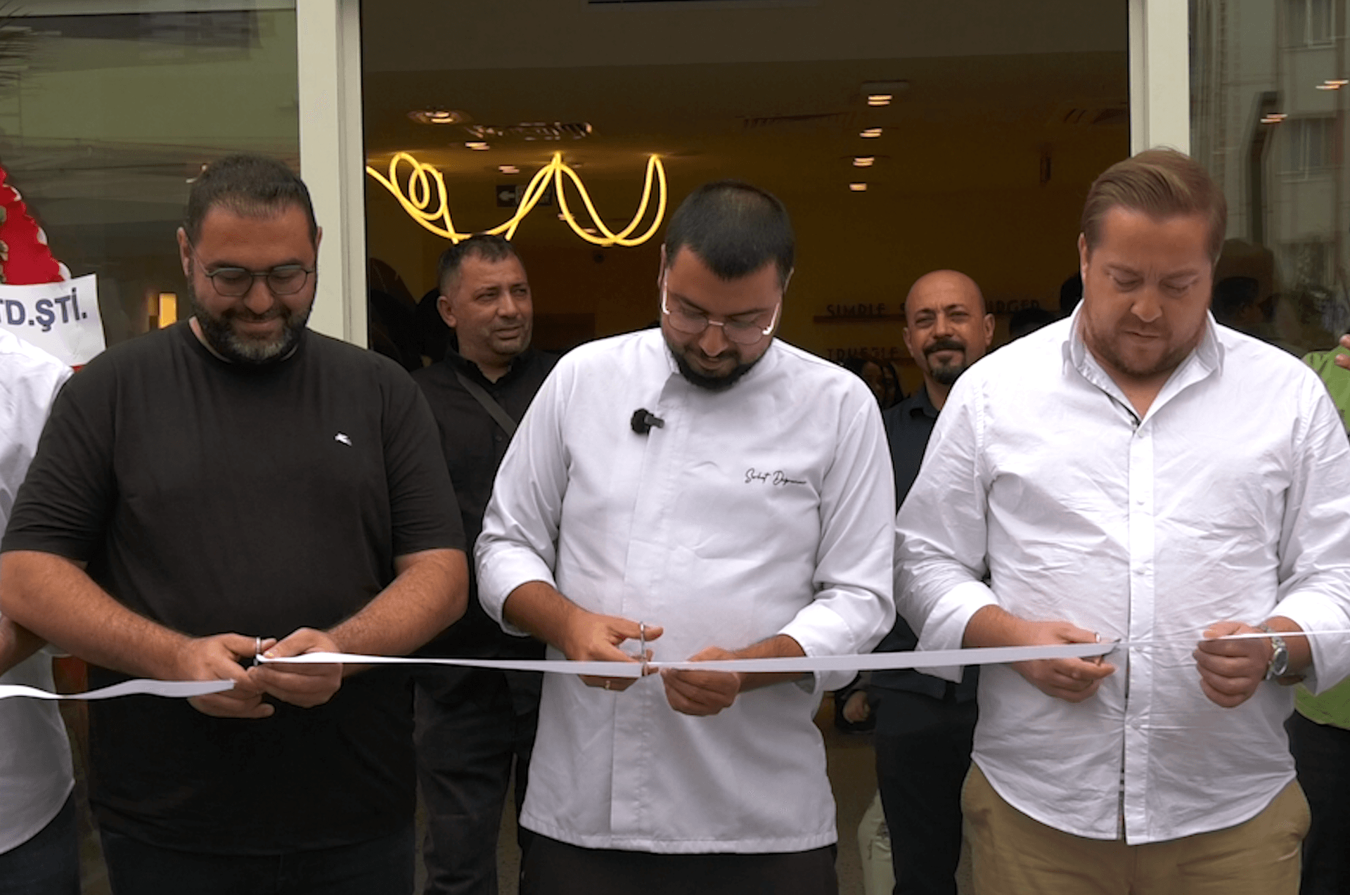 Michelin yıldızlı White Burger Kayseri’ye açıldı
MasterChef Şampiyonu Serhat Doğramacı, “Anadolu'nun kalbi Kayseri bizim için çok önemli bir basamaktı”