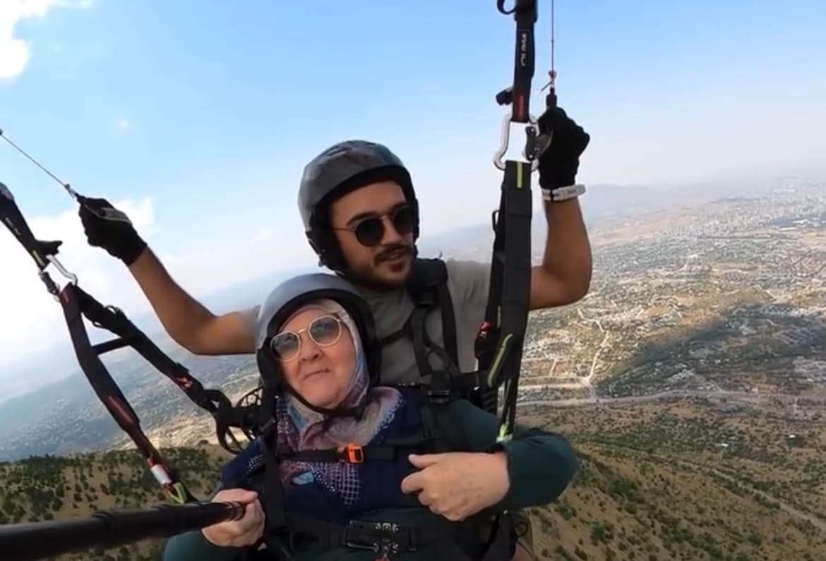 Yamaç paraşütü yapan Türkan teyze: Şahane