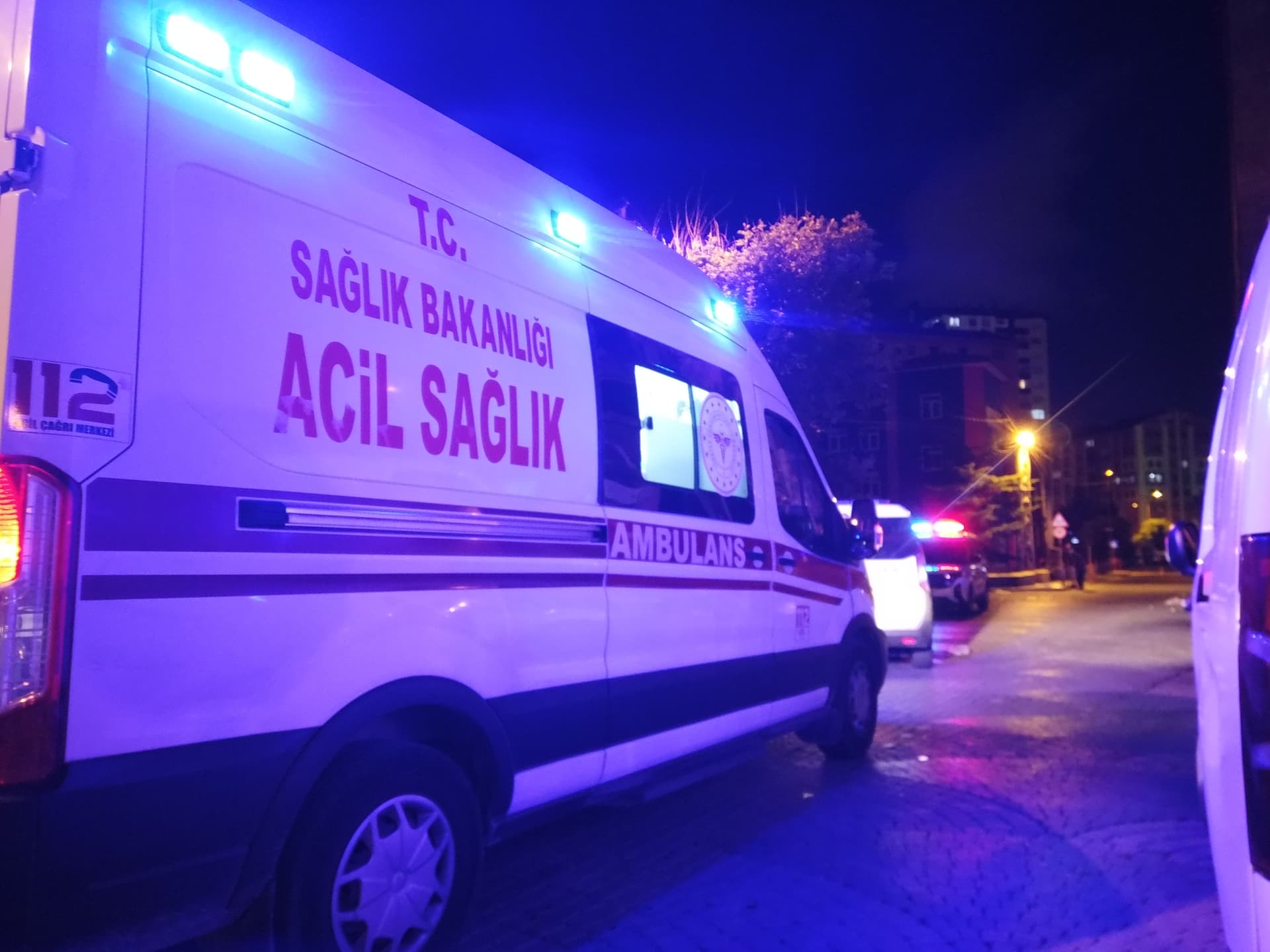 Bıçaklı kavgada yaralanan şahıs hastaneye kaldırıldı