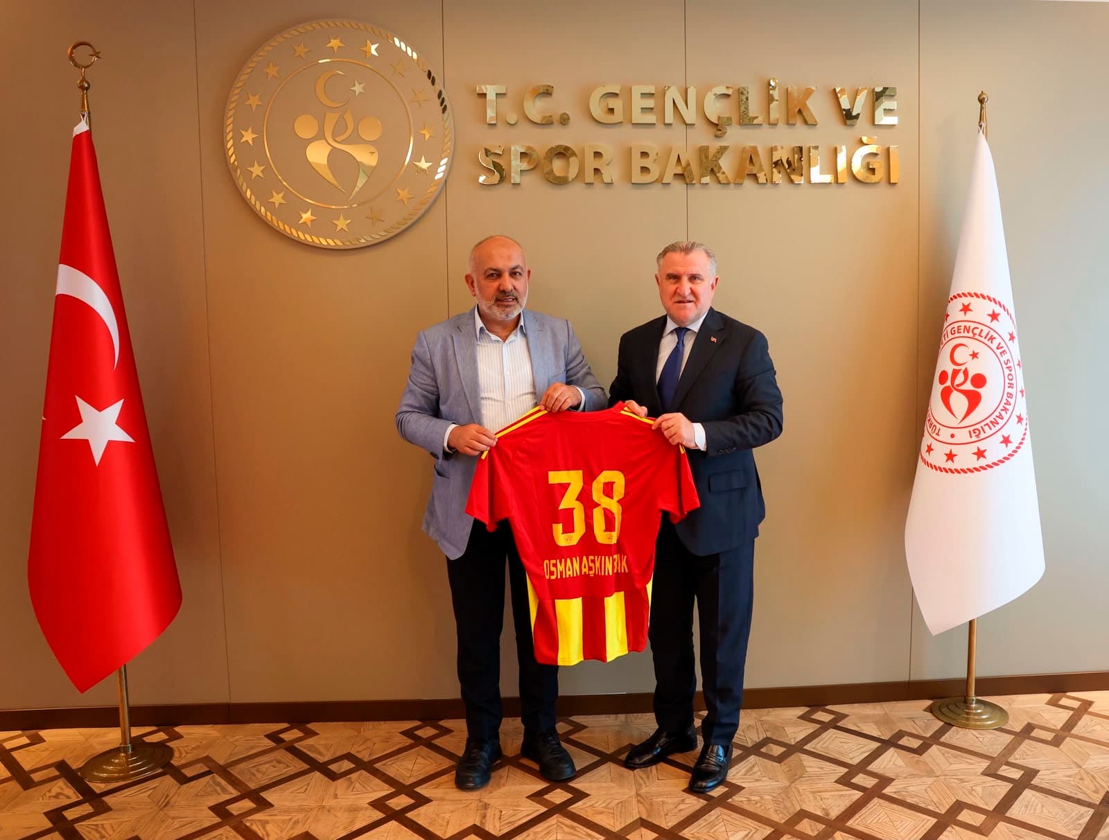 Kayserispor Başkanı Ali Çamlı ve Asbaşkan Tufan Koç’tan Gençlik ve Spor Bakanına ziyaret