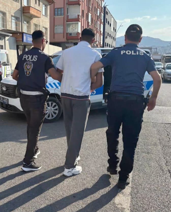 Otomobil ile çevreye rahatsızlık veren sürücüye 290 bin lira cezai işlem