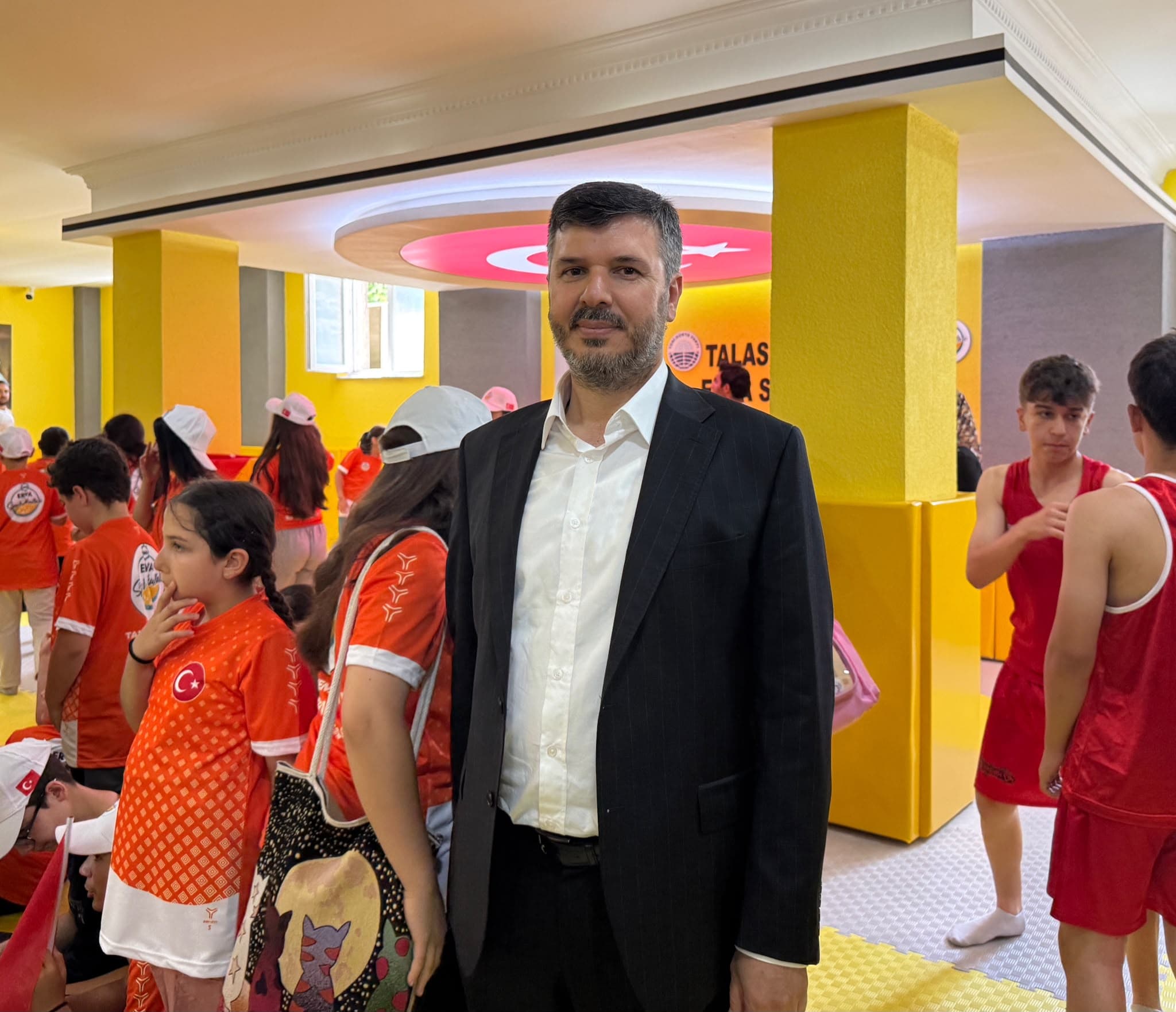 Yeni Dünya Vakfı Başkanı Demirci, “Değerlerine sahip çıkan gençler yetişecek”