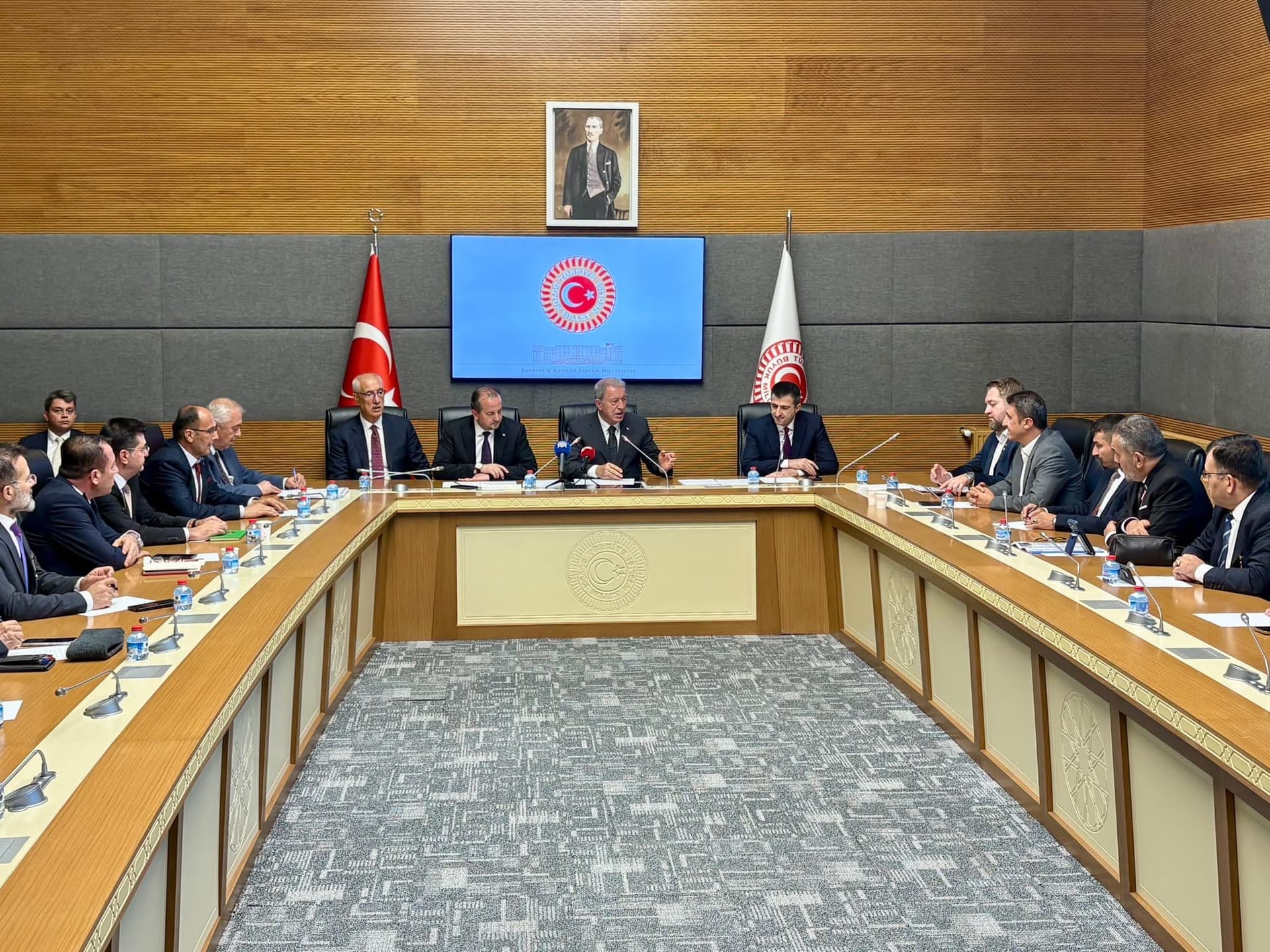 Şehit Yakını ve Gazi Dernekleri Başkanlarından Hulusi Akar'a teşekkür