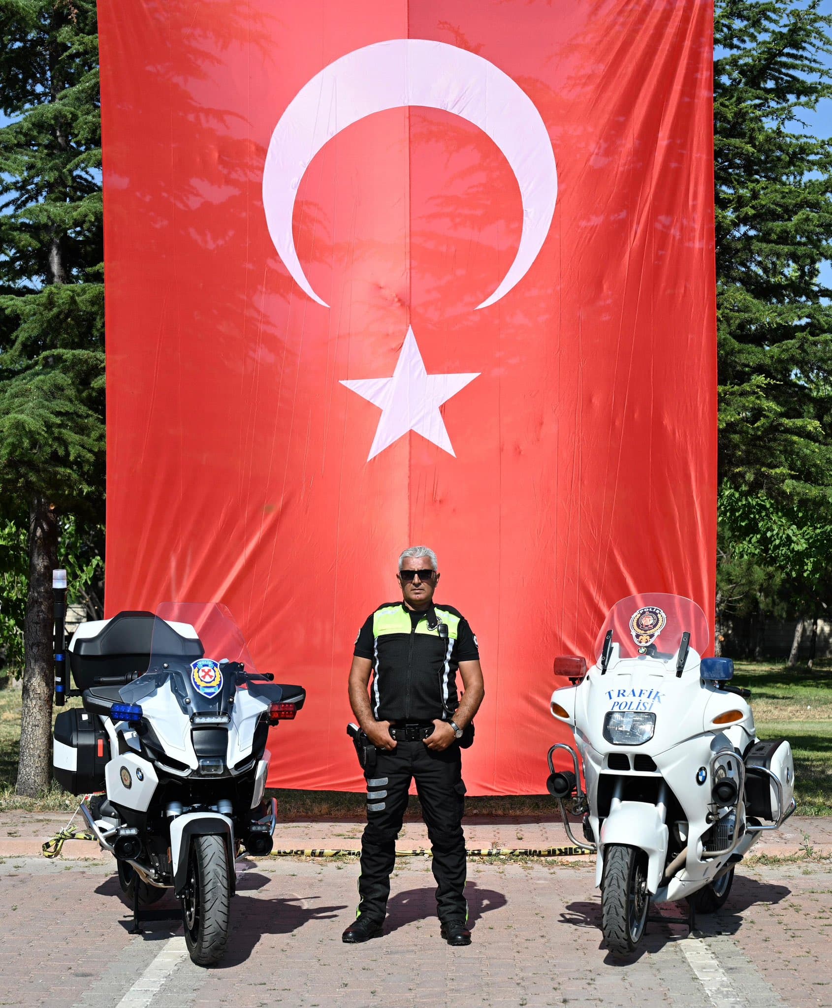 Kayseri’de 25 yıldır aynı motosikleti kullanan polise sıfır kilometre motosiklet teslim edildi