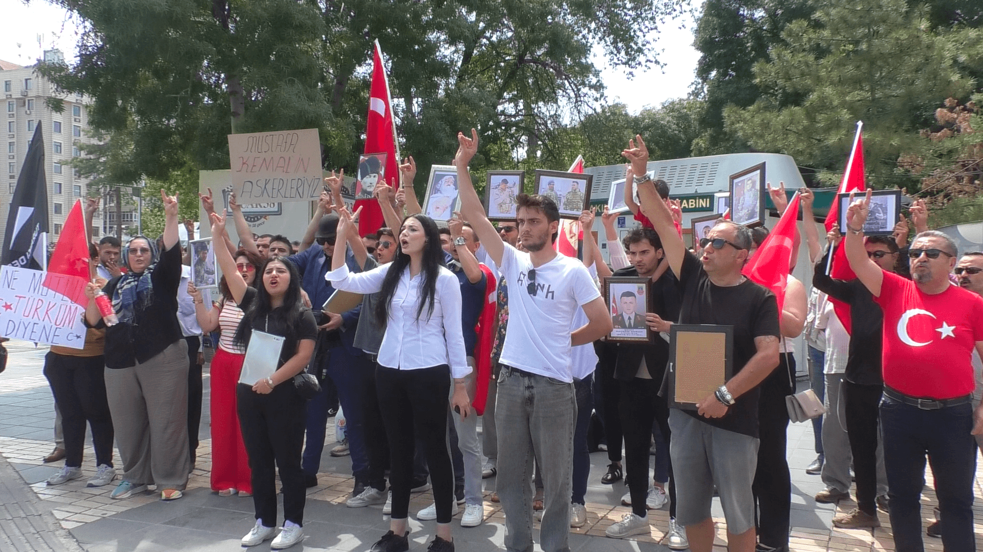 Başkan Coşkun, “Türk milleti, çerçeve yasa denen ihaneti elinin tersiyle itmektedir”