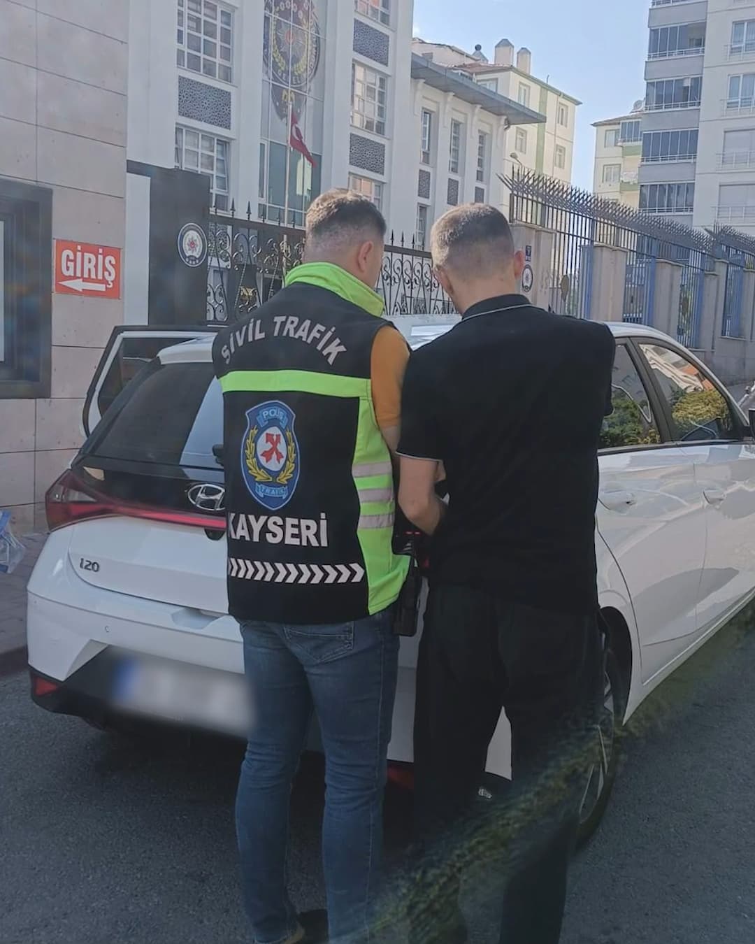 Kavga amaçlı araçtan inen sürücüye 180 bin lira ceza