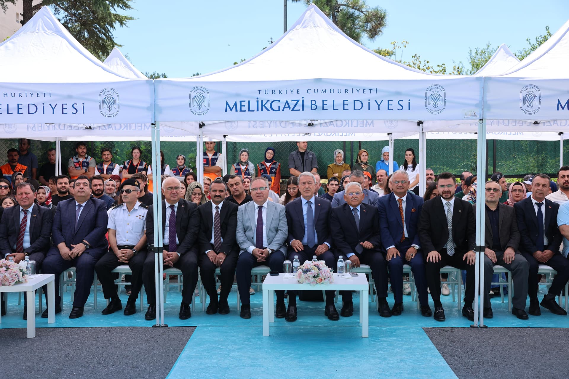 Kayseri’de 12 engelli bireye, akülü araçlar ve tekerli sandalyeler teslim edildi