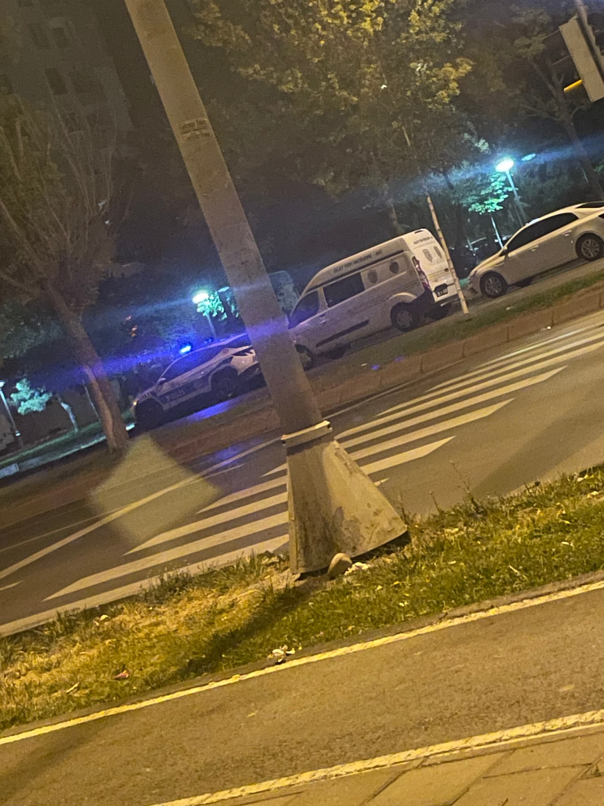 Otomobil içinde bıçaklanan şahıs hastaneye kaldırıldı