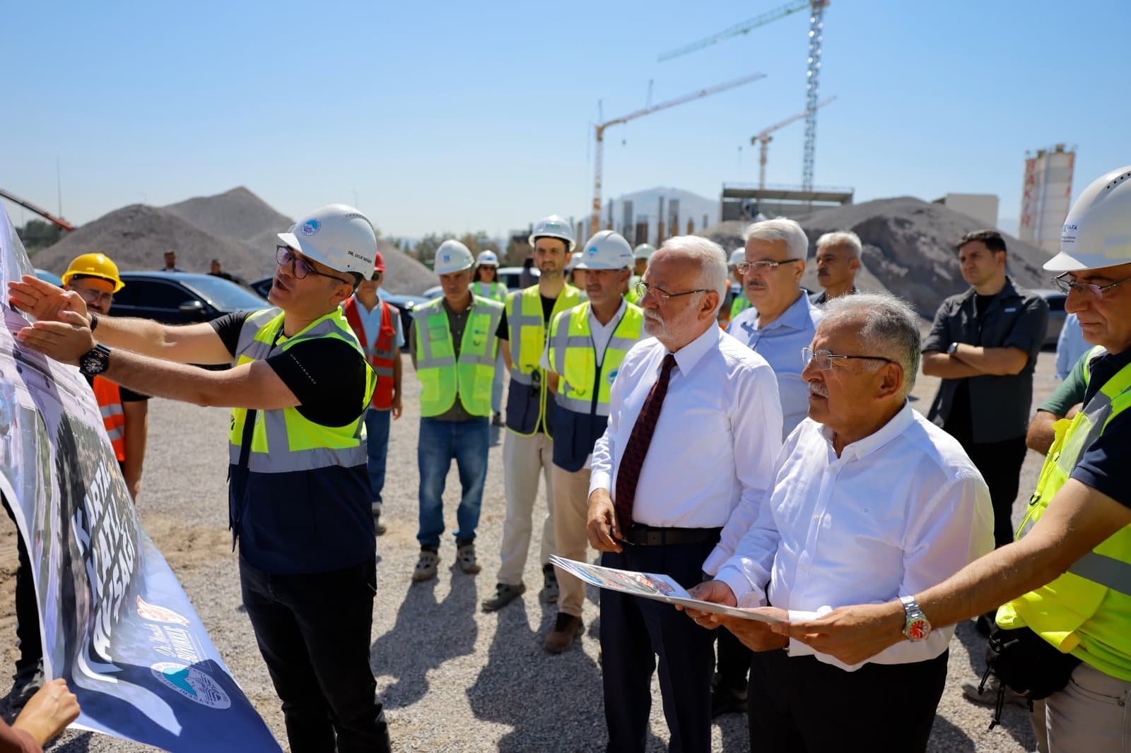 Başkan Büyükkılıç, “Kartal Kavşağı yıl sonu trafiğe açılacak”