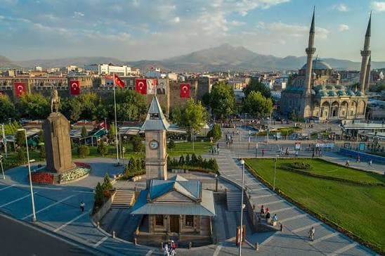 Kayseri’de 23 ve 30 Ağustos'ta Cumhuriyet Meydanı trafiğe kapatılacak