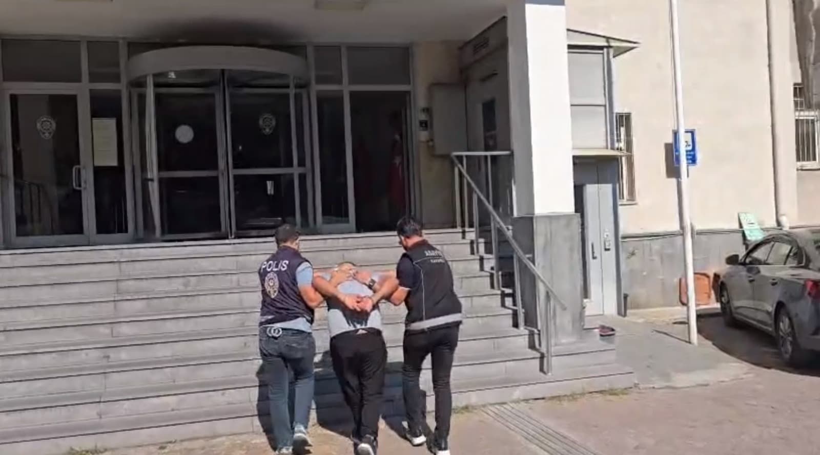 Hırsızlık suçundan aranan şahıs yakalandı