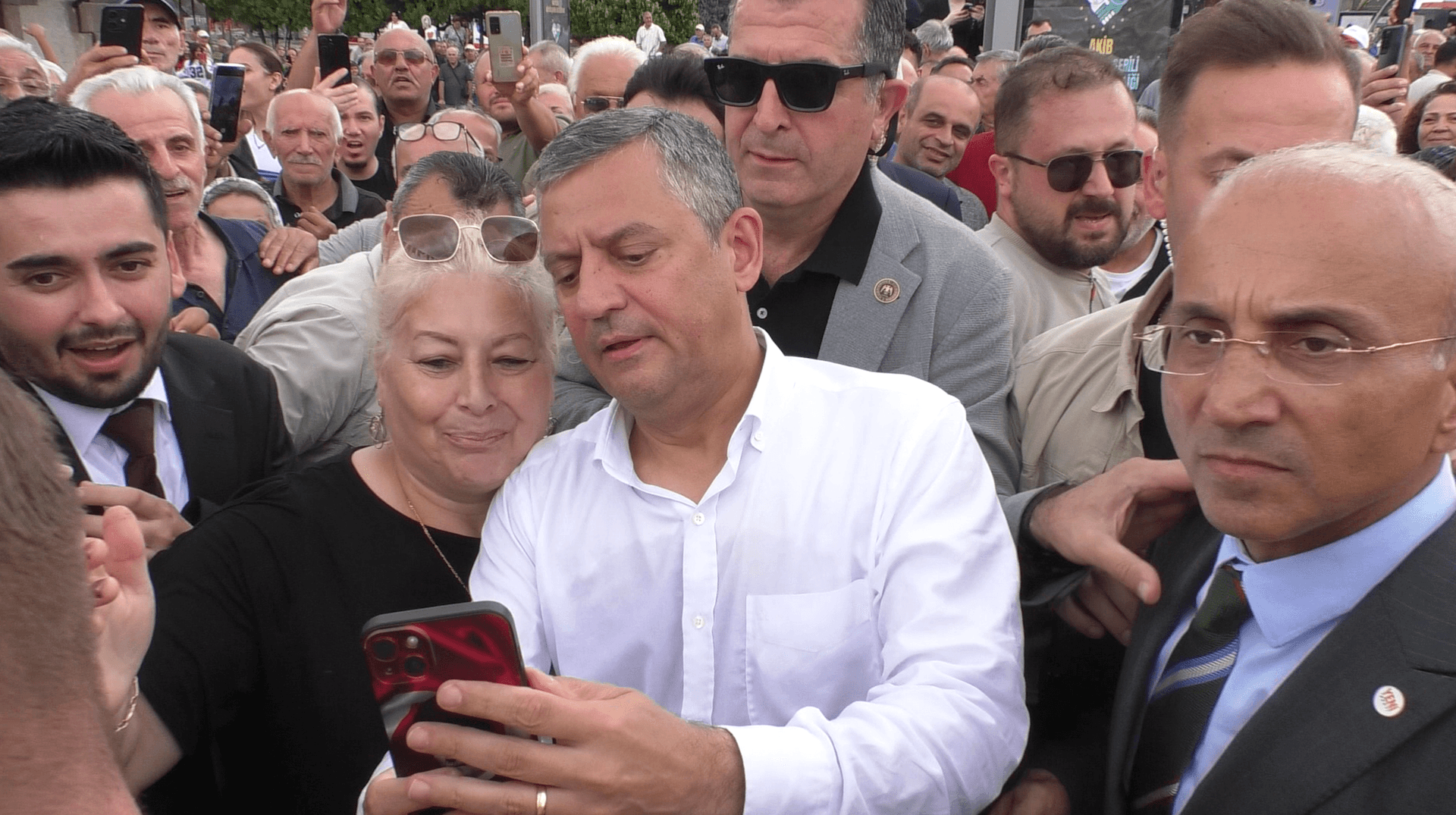 Özgür Özel, “Yasaksız Türkiye, vizesiz Avrupa geliyor”
