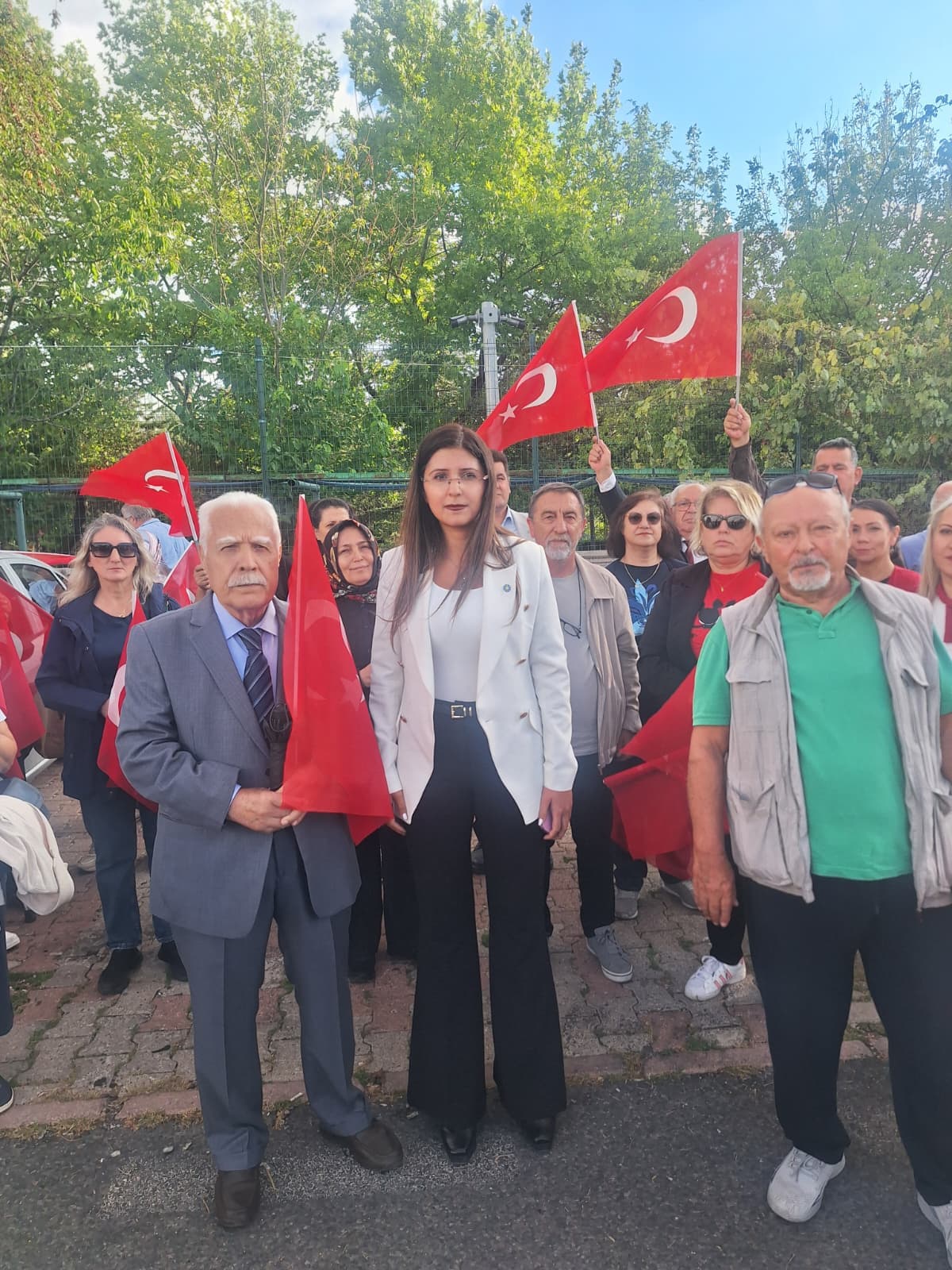 İYİ Partili Hakkomaz Şahin, “Şehitlerimizin kanıyla kazandığımızı masa başında kaybetmeye müsaade etmeyeceğiz”