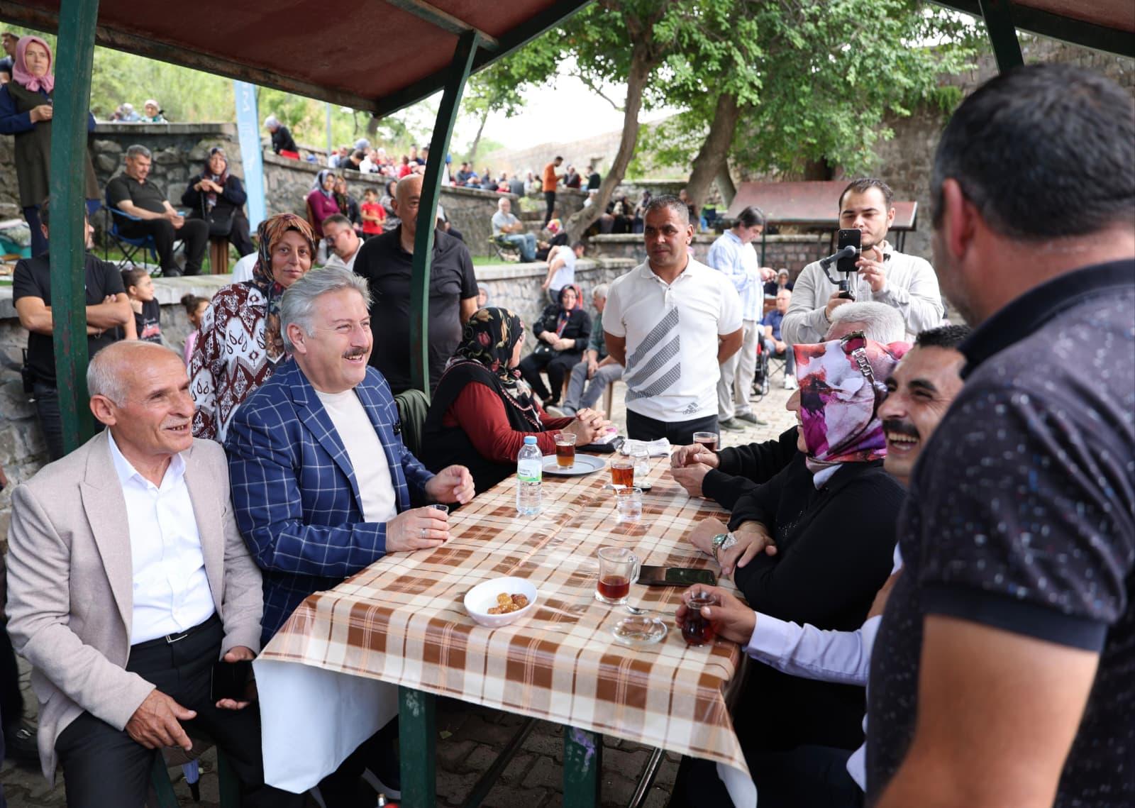Başkan Palancıoğlu, Ağırnas pilav şenliğinde vatandaşlarla bir araya geldi