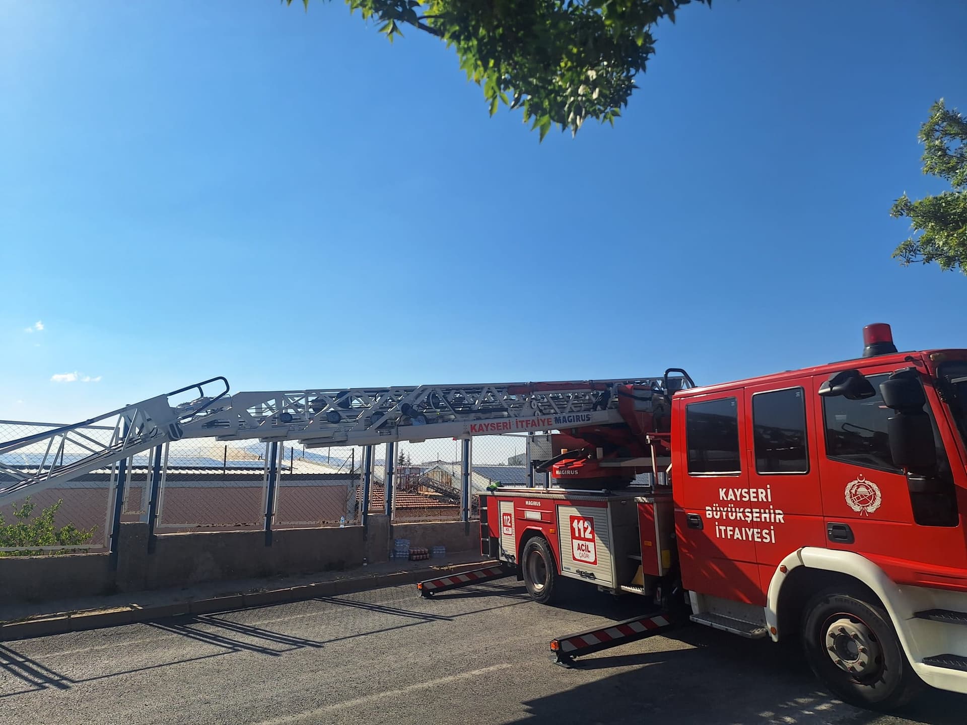 OSB’de tekstil fabrikasının deposunda yangın çıktı