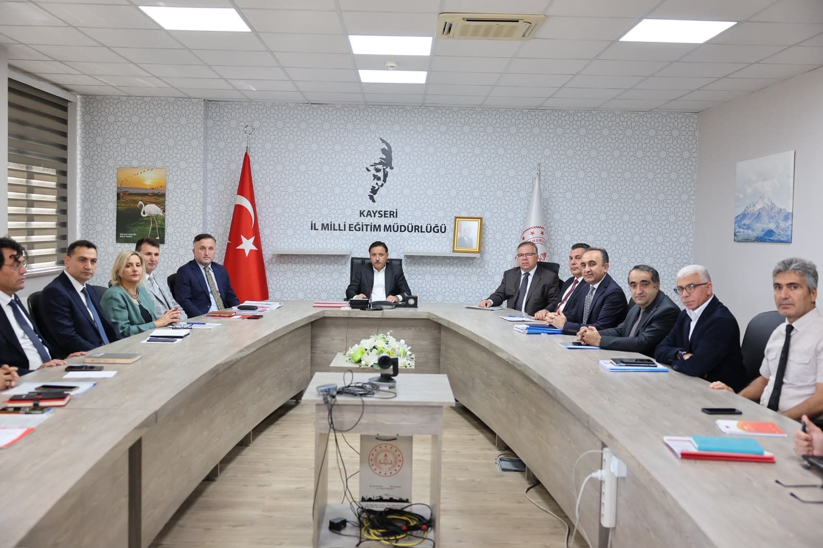 Vali Çiçek, yeni eğitim-öğretim yılı öncesinde çalışmalar hakkında bilgi aldı
