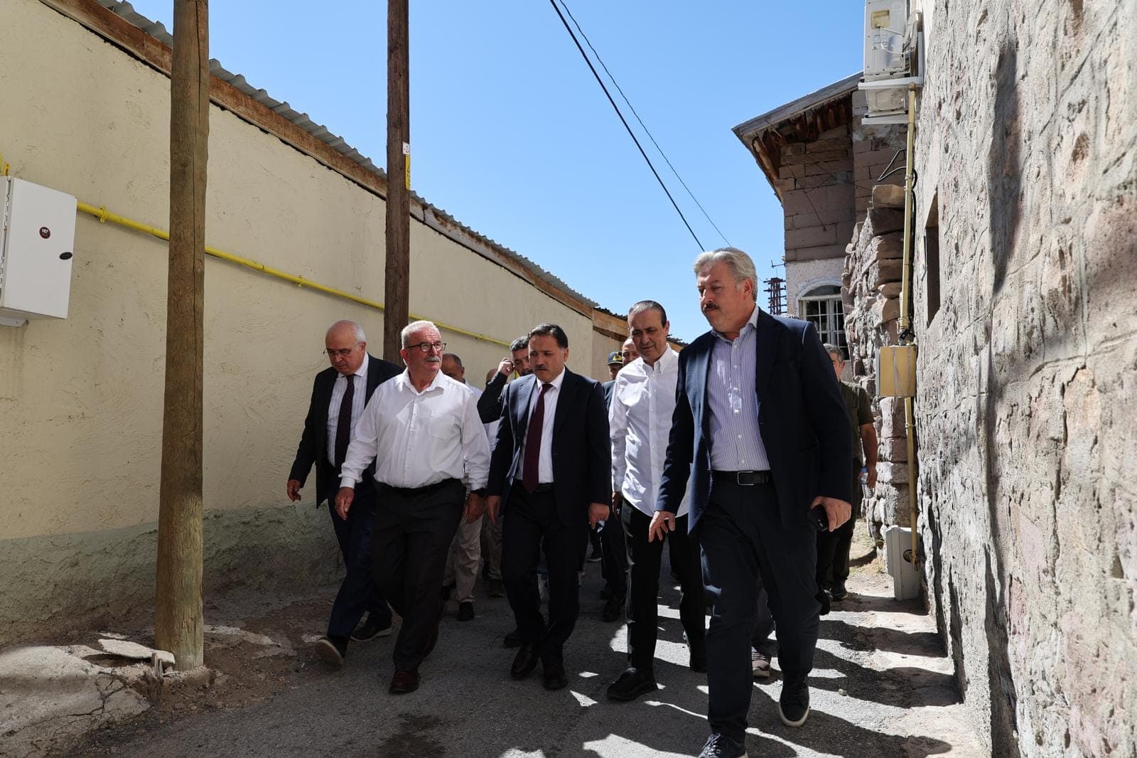 Vali Çiçek ve Başkan Palancıoğlu, Gesi Mahallesi'nin ihtiyaçlarına yönelik incelemelerde bulundu