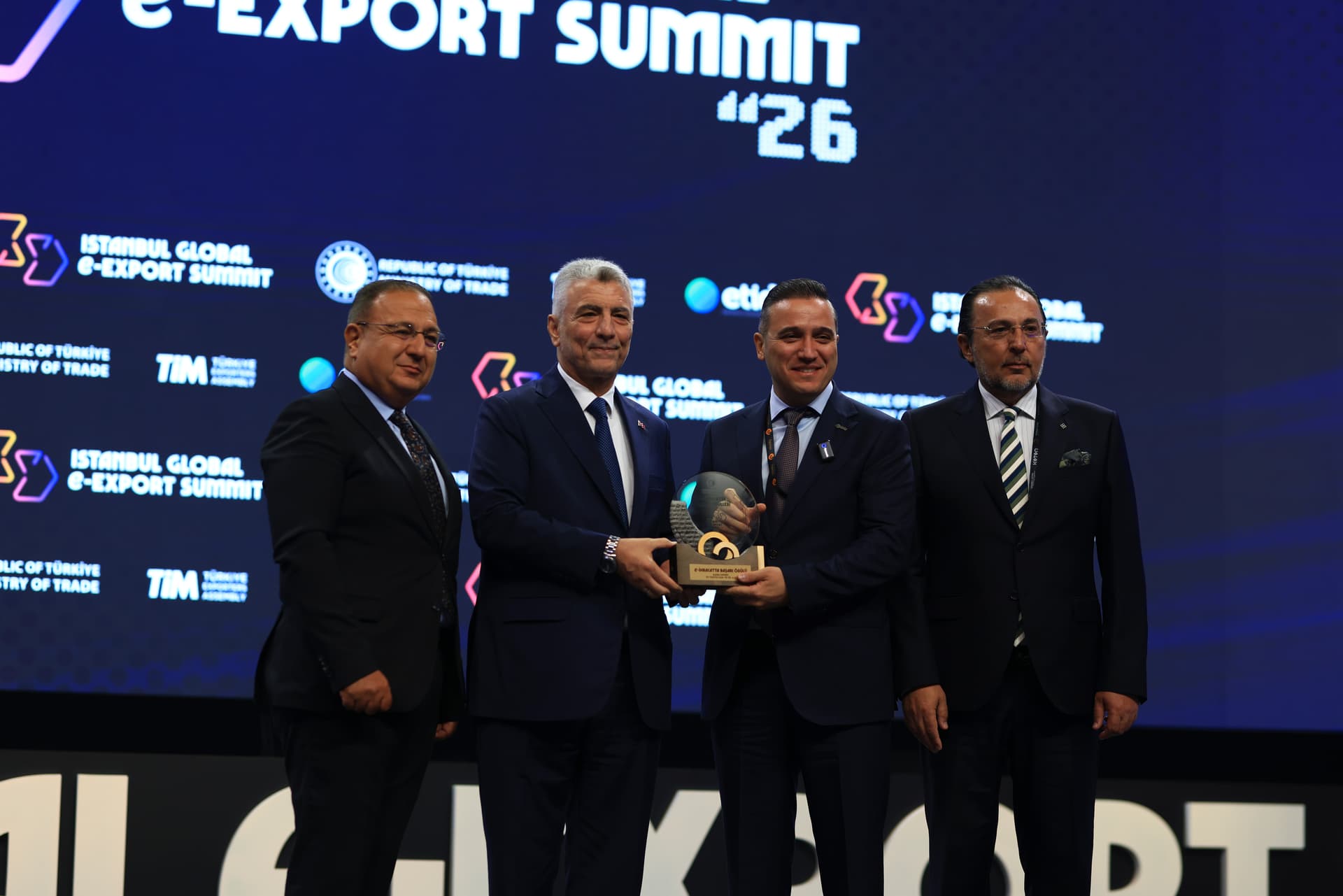 Kayra Export’a, Ticaret Bakanı Ömer Bolat’tan E-İhracat başarı ödülü