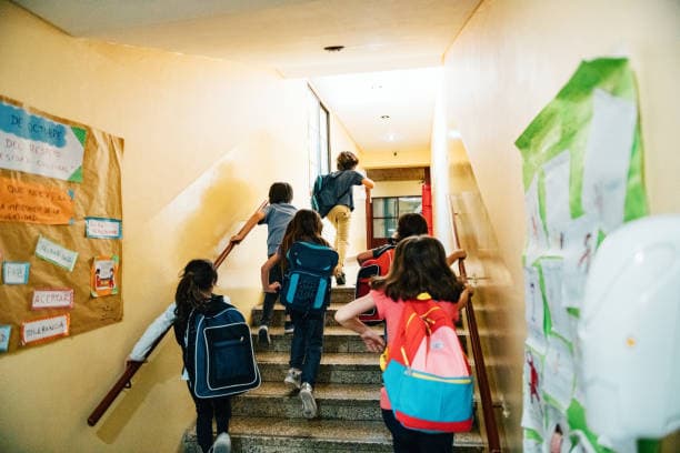 17 milyon öğrenci için ilk zil çaldı