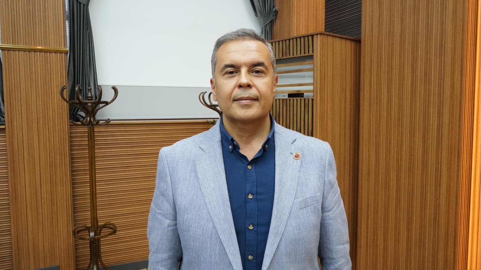 CHP’li Özer: “Büyükşehir Belediyesi arsa satarak dönüyor”
