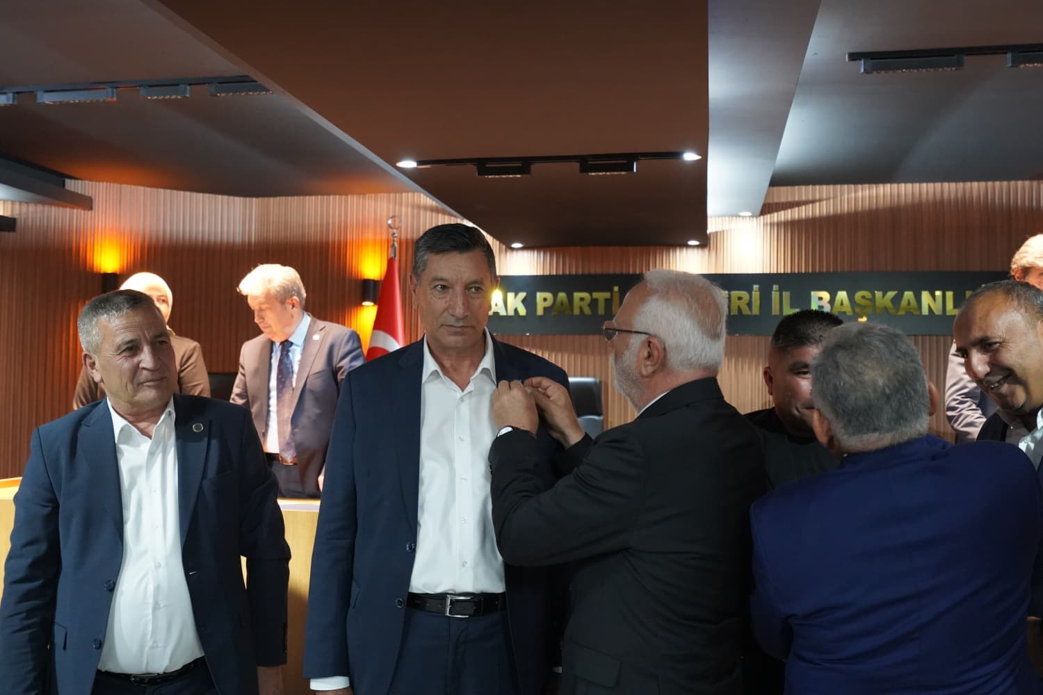 AK Parti'ye 15 yeni isim katıldı