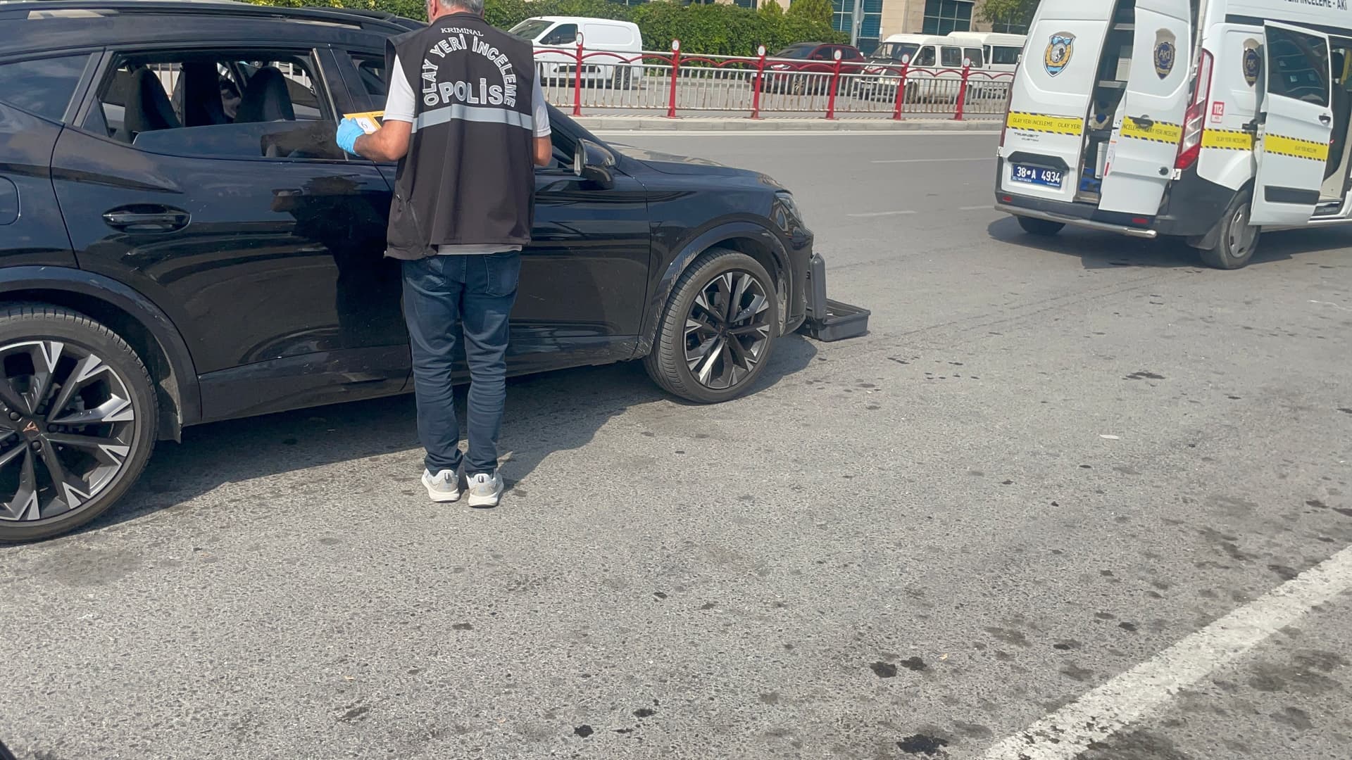 Kontak anahtarı üzerinde unutulan otomobili kaçıran 4 çocuk polis tarafından yakalandı