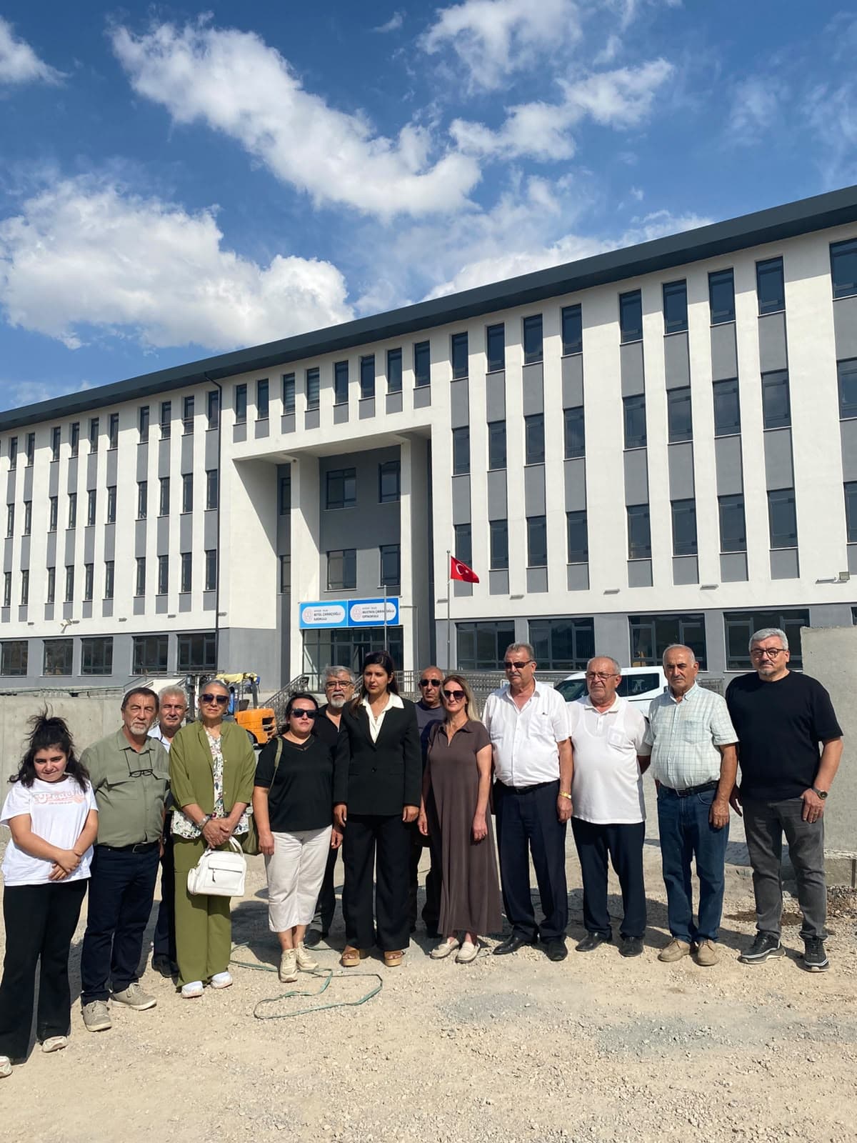 İYİ Partili Hakkomaz Şahin, Kepez’de çevre düzenlemesi nedeniyle açılamayan okul sorununu gündeme getirdi