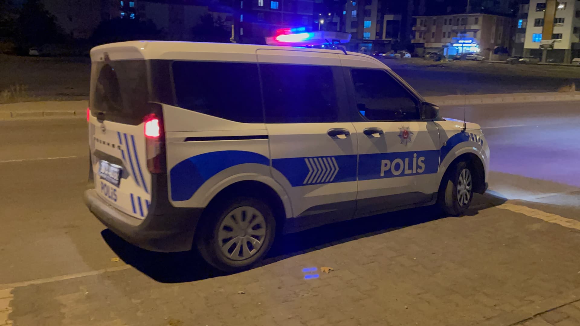 Bıçakla yaralanan şahıs hastaneye kaldırıldı