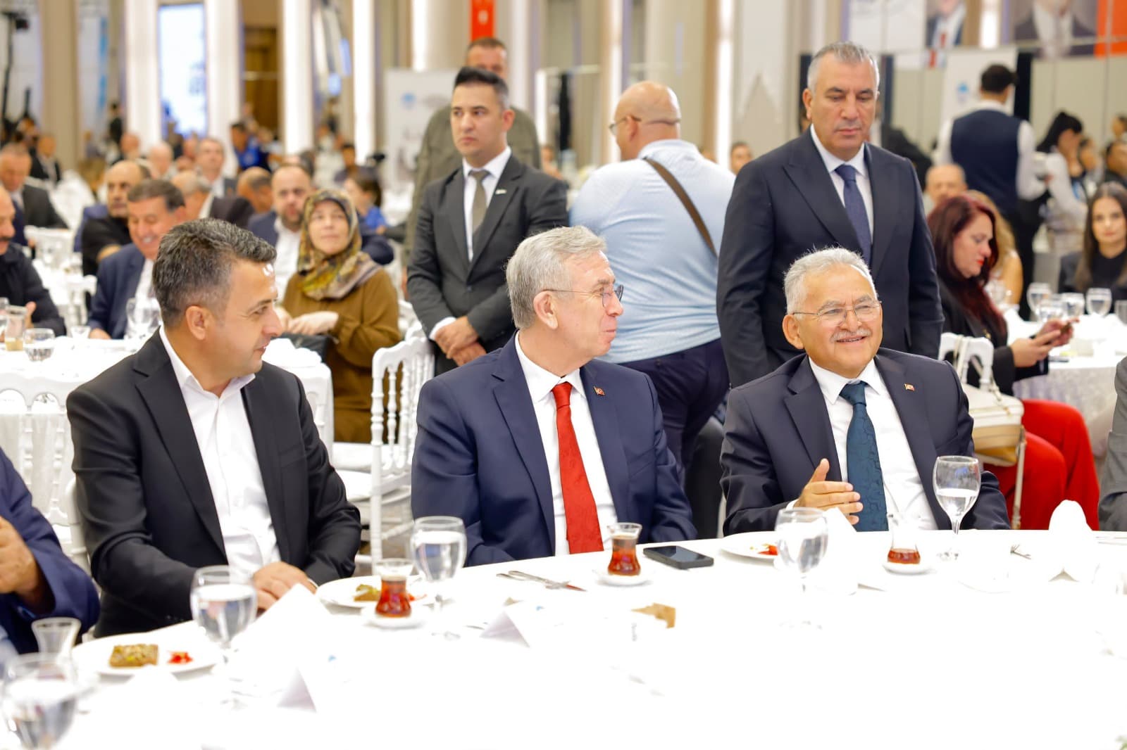 Tarihi Kentler Birliği Toplantı’nda, Büyükkılıç’tan ‘pastırma ve sucuk’ göndermesi