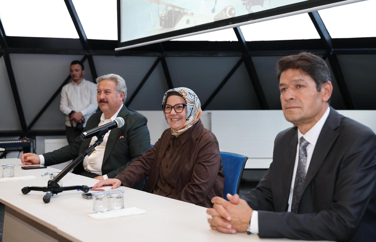 Milletvekilli Böhürler ve Başkan Palancıoğlu havacılık lisesinde öğrencilerle bir araya geldi