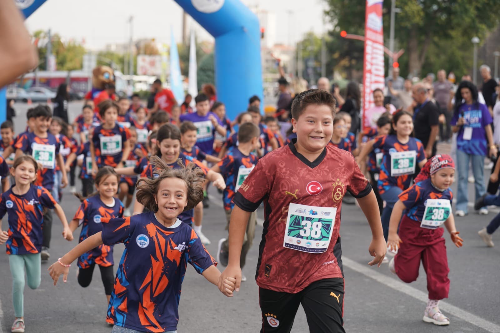 Kayseri Yarı Maratonu’nda minikler de koştu: Çocuk Koşusu ile Baby Run gerçekleşti