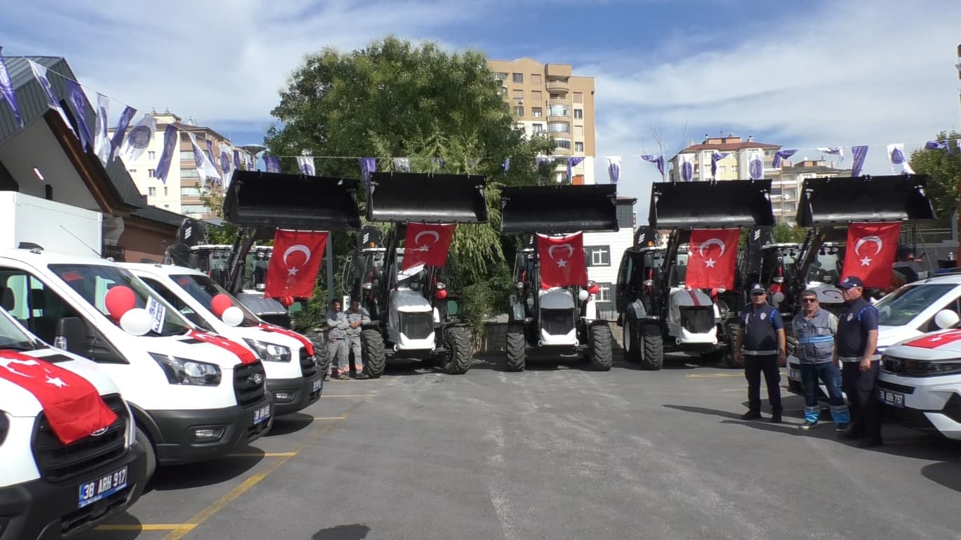 Melikgazi’de 48 yeni hizmet aracı tanıtıldı